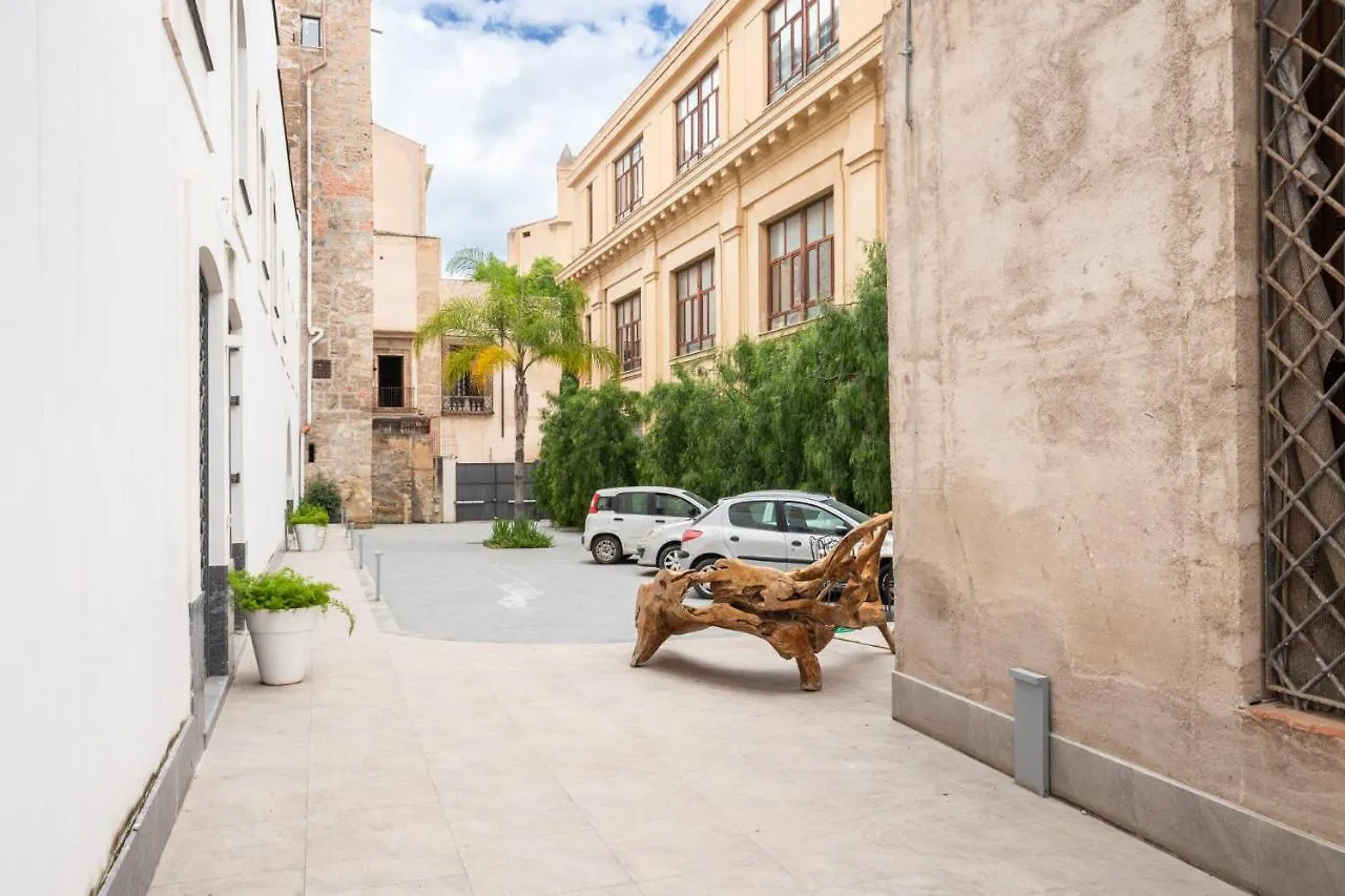 Luxury Warehouse Valverde By Domus Sicily Palermo 0*,